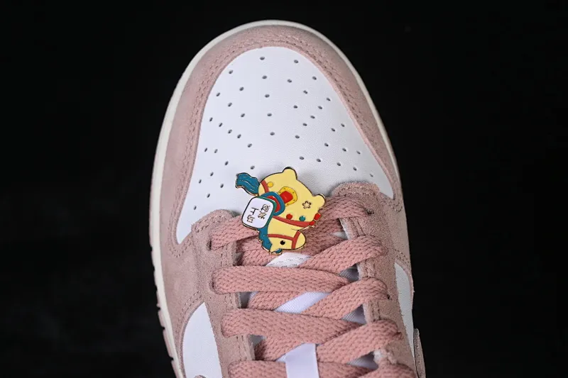 All categories Nk SB Dunk series Nk SB Dunk Low low-top sneakers Nike SB Dunk Low Year of the Horse pink and white low-top casual sneakers IB4417-102
